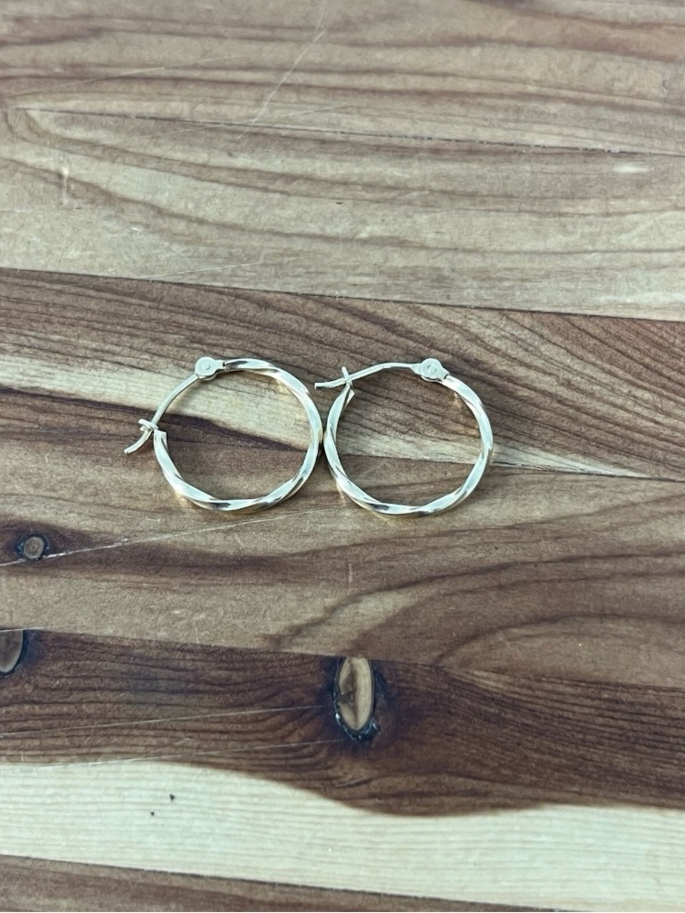 14k Vintage minimal Twist Yellow Gold Beautiful Hoop Earrings